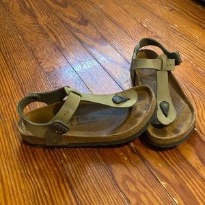 Birkenstock Gizeh with ankle strap in great condition!